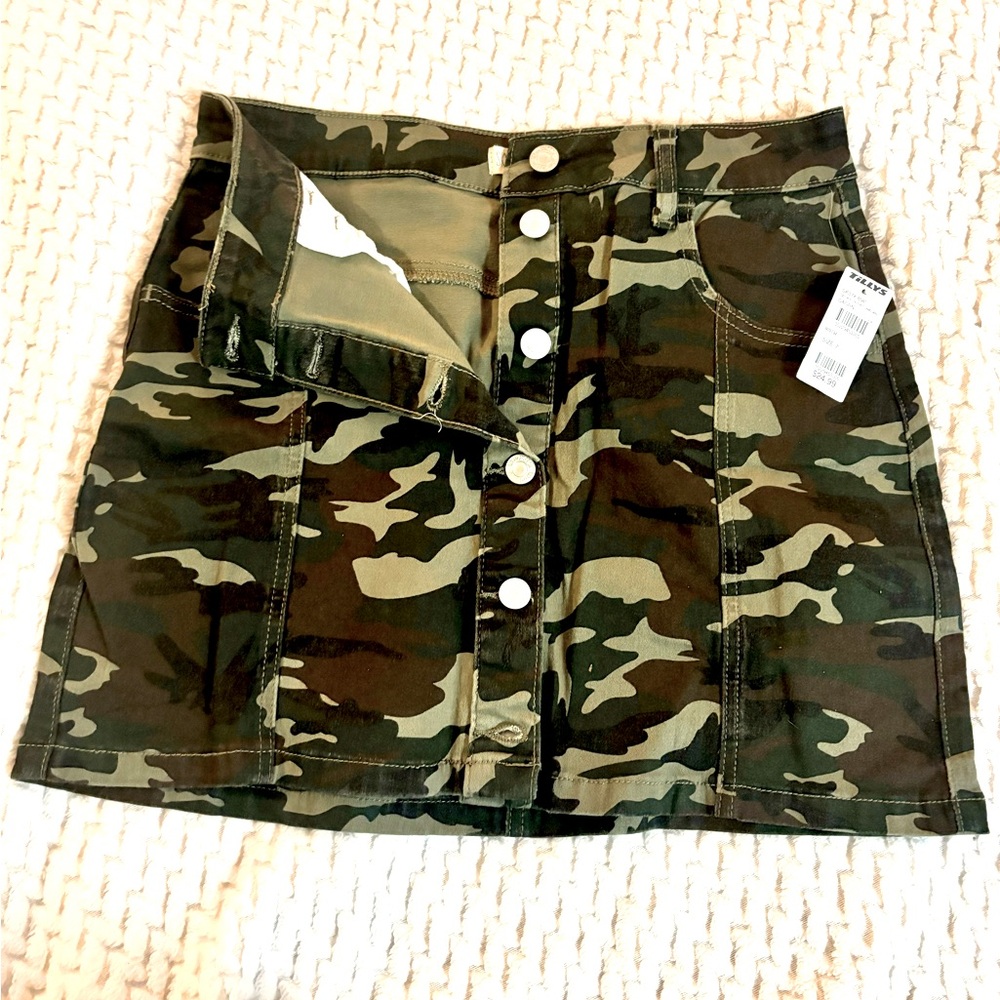 New * Camouflage mini skirt Sky and Sparrow